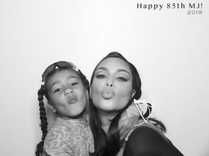 Putrinya Pakai Tindikan di Hidung, Kim Kardashian Beri Klarifikasi