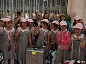 Terharu! Saat Orang Terkaya Hong Kong Bayari Liburan 45 Anak-anak Terharu! Saat Orang Terkaya Hong Kong Bayari Liburan 45 Anak-anak