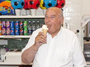 70 Tahun Jualan Es Krim, Kakek 86 Tahun Ini Ungkap Rasa Terenak 70 Tahun Jualan Es Krim, Kakek 86 Tahun Ini Ungkap Rasa Terenak