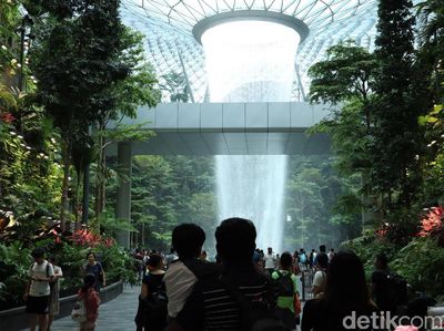 Kerennya Jewel di Bandara Changi: Dari Hutan Sampai Robot