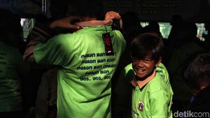 Ketika Anak-anak Diajak Makan Ikan