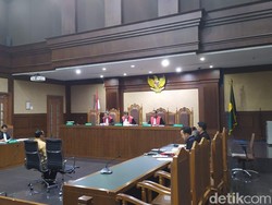 Sambil Menangis, Penyuap Rommy Baca Pleidoi Minta Vonis Ringan