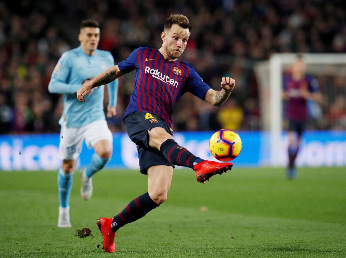 Ivan Rakitic menuju pintu keluar Barcelona? (Foto: Albert Gea / Reuters)