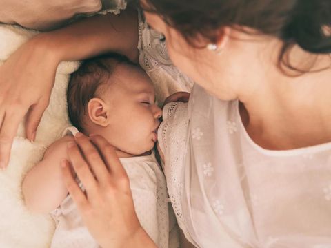Manfaat Menyusui Bantu Sembuhkan Bayi Saat Flu