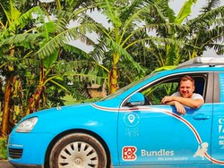 Pria yang Keliling Dunia dengan Mobil Listrik