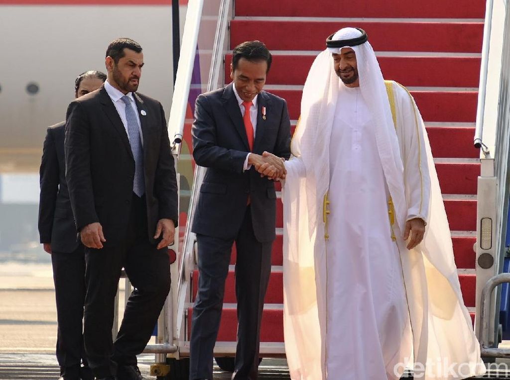 Tiba di Indonesia, Putra Mahkota Abu Dhabi Disambut Jokowi Tiba di Indonesia, Putra Mahkota Abu Dhabi Disambut Jokowi