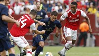 Aksi Eden Hazard mengolah bola di jantung pertahanan Arsenal. Geoff Burke-USA TODAY Sports.