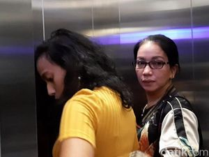 Jefri Nichol Masih Diperiksa, Keluarga Jenguk Bawa Salad Buah-Susu