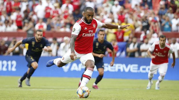 Aubameyang-Lacazette Dipuji Meski Arsenal Kalah dari Madrid