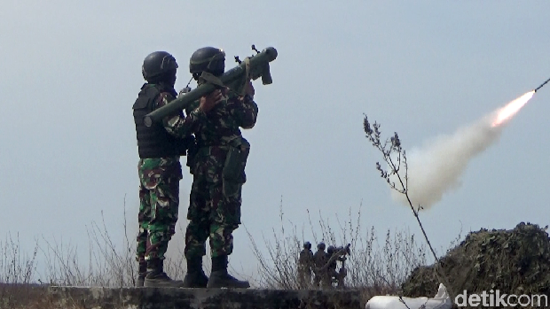 Puluhan Pesawat Tempur TNI AU Latihan Pertempuran Udara di Lumajang