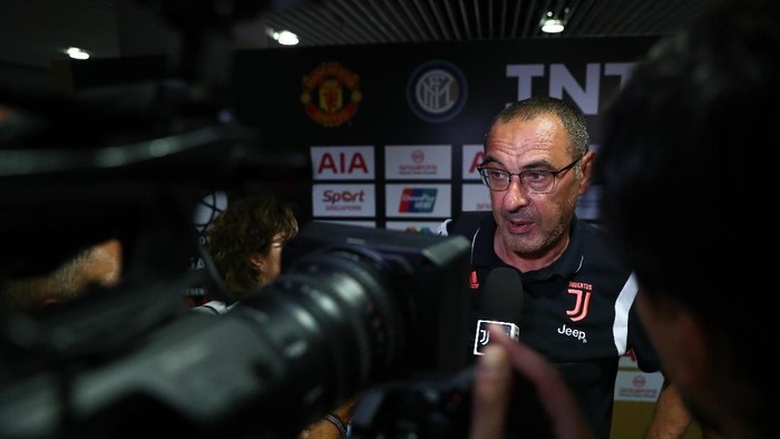 Pelatih Juventus, Maurizio Sarri, mengidap paru-paru basah karena infeksi pneumonia (Foto: Yong Teck Lim/International Champions Cup/Getty Images)