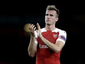 Eitss...Hampir Saja Bek Arsenal Ini Tanda Tangani Jersey Tottenham