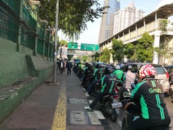 Luhut Teken Aturan Ojol Boleh Angkut Penumpang