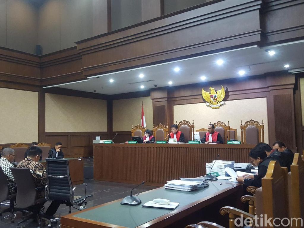Baca Pleidoi, 2 Pejabat PUPR Nyanyi Lagu Rohani dan Kutip Ayat Alquran Baca Pleidoi, 2 Pejabat PUPR Nyanyi Lagu Rohani dan Kutip Ayat Alquran