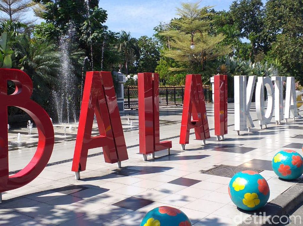 Pemkot Surabaya Pecat Lurah yang Terjaring OTT Sertifikasi Tanah Pemkot Surabaya Pecat Lurah yang Terjaring OTT Sertifikasi Tanah