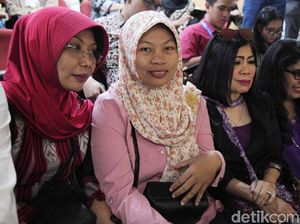 Baiq Nuril Ingin Semua Perempuan Berani Lawan Pelecehan Baiq Nuril Ingin Semua Perempuan Berani Lawan Pelecehan