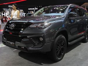 Pajero Sport Bersolek, Fortuner Masih Santai Pajero Sport Bersolek, Fortuner Masih Santai