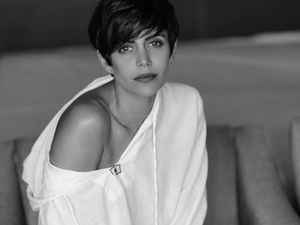 Aktris India Ini Buktikan Age is Just a Number, Seksi Berbikini di Usia 47