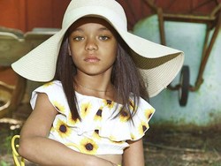 Rihanna Kaget Lihat Gadis Kecil yang Disebut Kembarannya