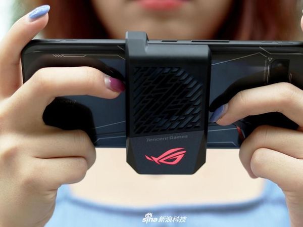 Penampilan Gahar Asus ROG Phone 2