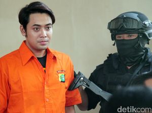 Anthony-Kriss Hatta Sudah Tanda Tangani Surat Perdamaian Anthony-Kriss Hatta Sudah Tanda Tangani Surat Perdamaian