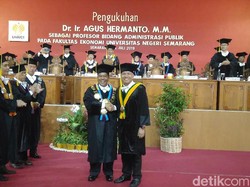 Wakil Ketua DPR Agus Hermanto Dikukuhkan Sebagai Guru Besar Unnes