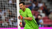 Gianluigi Buffon pergi ke Paris Saint-Germain pada 2018 setelah kontraknya tak diperpanjang Juventus. Pada 2019, dia kembali ke Juventus, yang sebelumnya sudah dibela 17 tahun. (Foto: Thananuwat Srirasant/Getty Images)