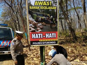 Polisi Sebar Rambu Peringatan Jalur Maut di Hutan Baluran