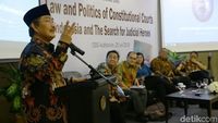 Jimly Asshiddiqie Hadiri Diskusi Buku Karya Hendrianto