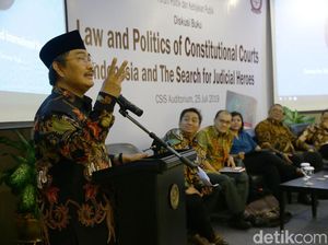 Jimly Asshiddiqie Hadiri Diskusi Buku Karya Hendrianto