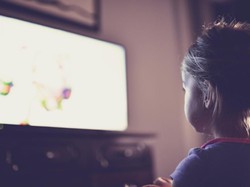 Anak yang Nonton TV 3 Jam Sehari 6-7 Kali Lipat Lebih Berisiko Kena Hipertensi