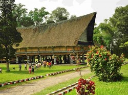Melihat Rumah Bolon yang Khas dari Sumatera Utara