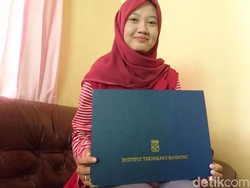 Lulus S2 Cum Laude, Anak Tukang Becak Ingin Lanjut S3 ke Luar Negeri