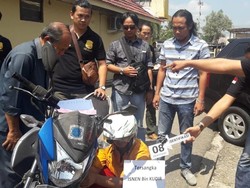 Jalani Rekonstruksi, Isnen Akui Sempat Minta Balikan Sebelum Bakar Kekasihnya