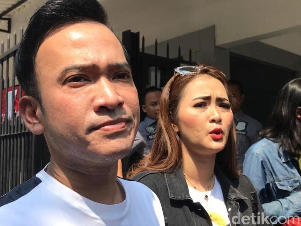 Beri Dukungan, Ruben Onsu dan Vega Darwanti Jenguk Nunung Beri Dukungan, Ruben Onsu dan Vega Darwanti Jenguk Nunung