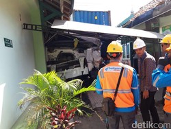 Penampakan Kerusakan Akibat Trailer Tabrak Puskesmas di Boyolali