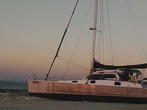 WN Australia Terdampar Bersama Kapal Pesiarnya di Sumba Timur WN Australia Terdampar Bersama Kapal Pesiarnya di Sumba Timur
