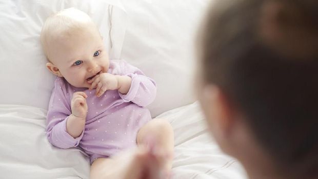 Perkembangan bayi usia 10 bulan
