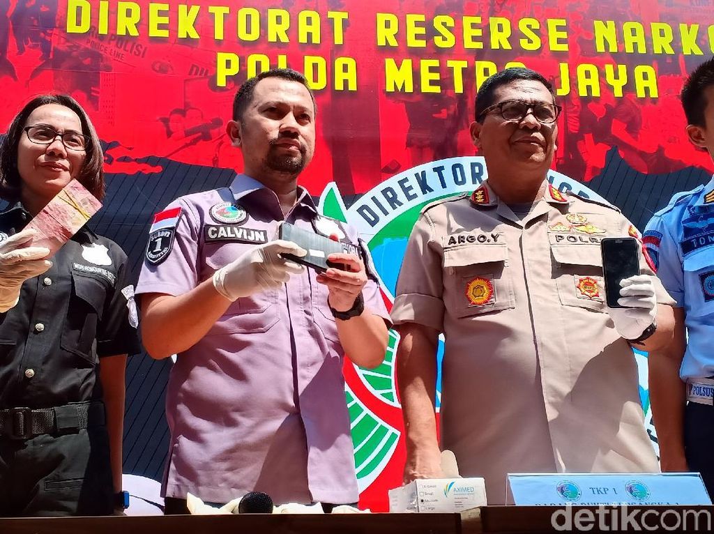 Skema Peredaran Sabu ke Nunung: Diatur dari Lapas-Ditempel di Tiang Listrik Skema Peredaran Sabu ke Nunung: Diatur dari Lapas-Ditempel di Tiang Listrik