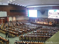 Video: DPR Sahkan Permohonan Amnesti Baiq Nuril