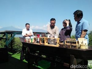 Asyiknya Belajar Manual Brewing dengan Panorama Gunung Merbabu Asyiknya Belajar Manual Brewing dengan Panorama Gunung Merbabu