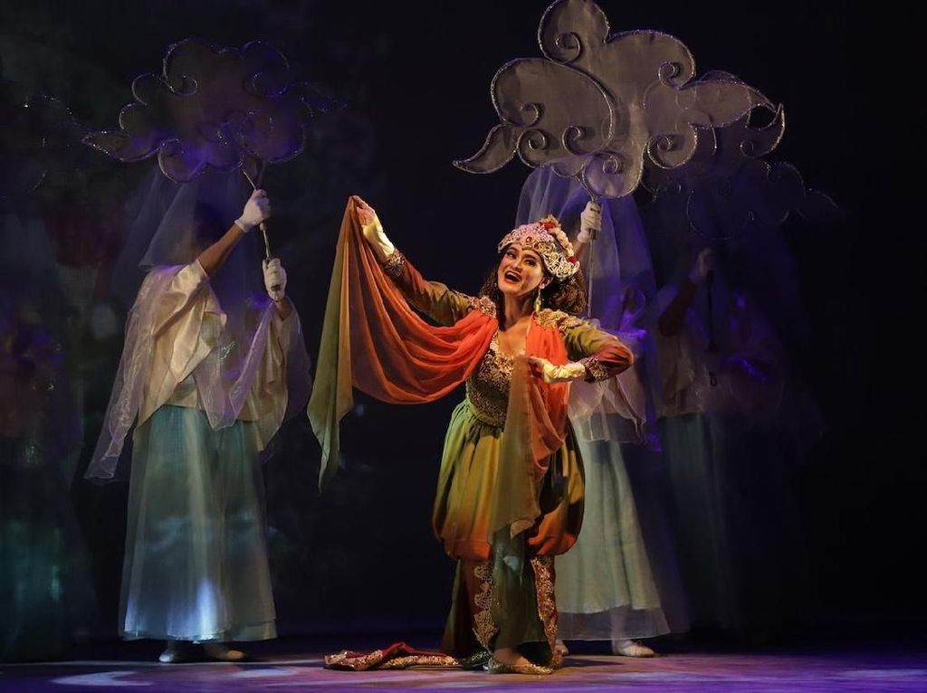 Teknologi Berbalut Kemegahan Artistik di Pentas Teater Koma Mahabarata 2 Teknologi Berbalut Kemegahan Artistik di Pentas Teater Koma Mahabarata 2