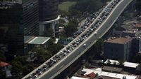 Kemacetan Mengular di JLNT Casablanca