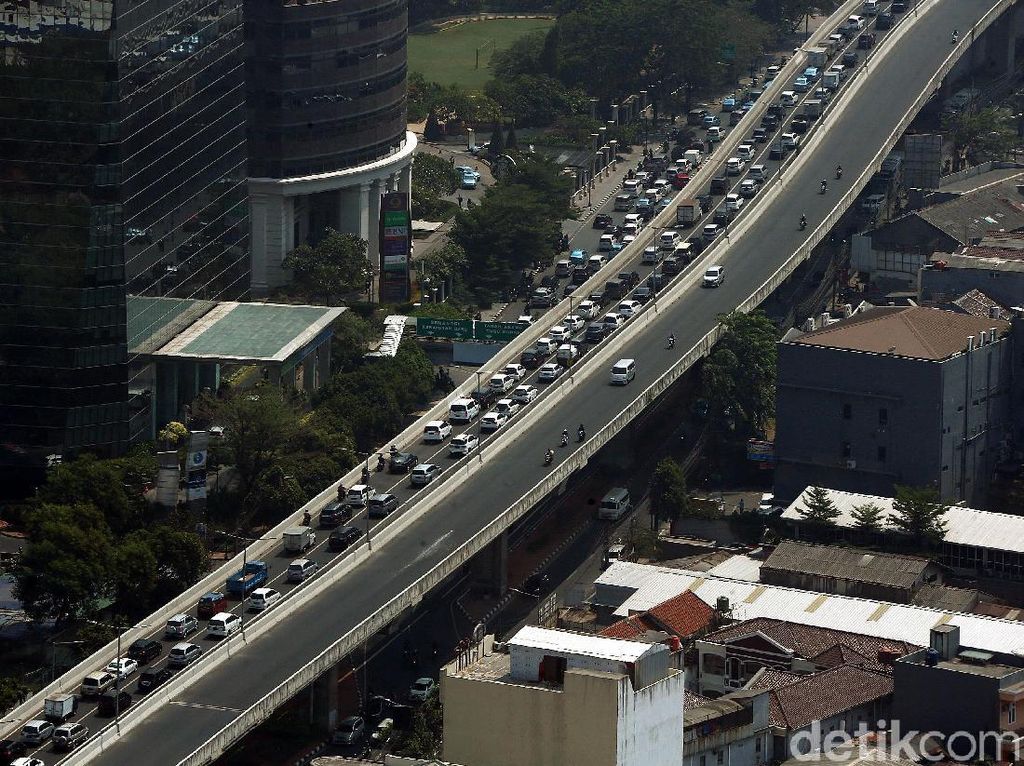 Jokowi Stuck di Casablanca, Dishub DKI: Ada Proyek Pelebaran Trotoar Jokowi Stuck di Casablanca, Dishub DKI: Ada Proyek Pelebaran Trotoar