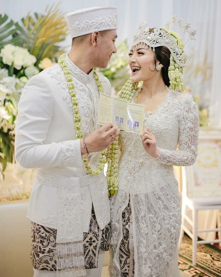 Paling Keren Baju Pengantin Adat Sunda Sunda Siger Hijab ...