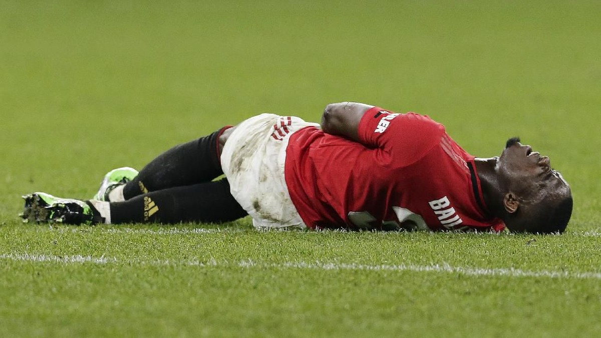 Eric Bailly cedera dalam kemenangan Man United atas Tottenham Hotspur di ICC 2019. (Foto: Will Russell / Getty Images)