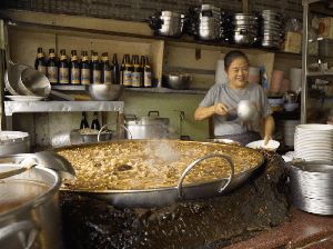Legendaris! Kaldu di Restoran Ini Dimasak di Panci Selama 45 Tahun Legendaris! Kaldu di Restoran Ini Dimasak di Panci Selama 45 Tahun