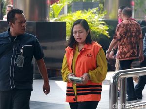 Indung Didakwa Jadi Perantara Suap Rp 2,1 M ke Bowo Sidik Indung Didakwa Jadi Perantara Suap Rp 2,1 M ke Bowo Sidik
