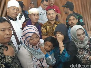 Amnesti Disetujui, Baiq Nuril: Terima Kasih Pak Presiden Amnesti Disetujui, Baiq Nuril: Terima Kasih Pak Presiden