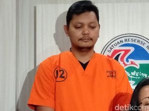 Detik-detik Penangkapan Sutradara Robby Ertanto Detik-detik Penangkapan Sutradara Robby Ertanto